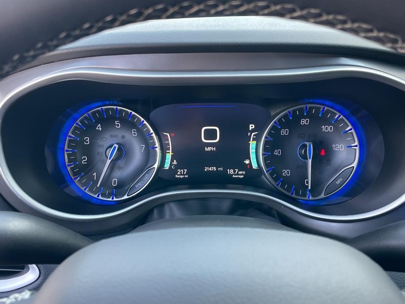 Chrysler Pacifica Vehicle Full-screen Gallery Image 30