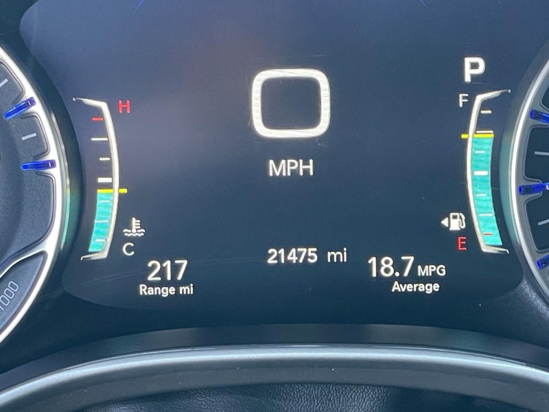 Chrysler Pacifica Vehicle Full-screen Gallery Image 31