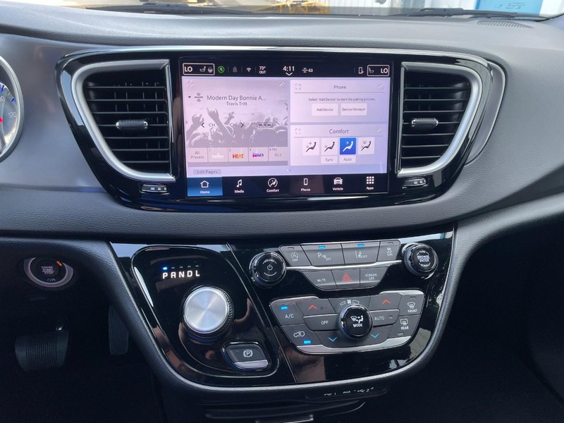 Chrysler Pacifica Vehicle Full-screen Gallery Image 33