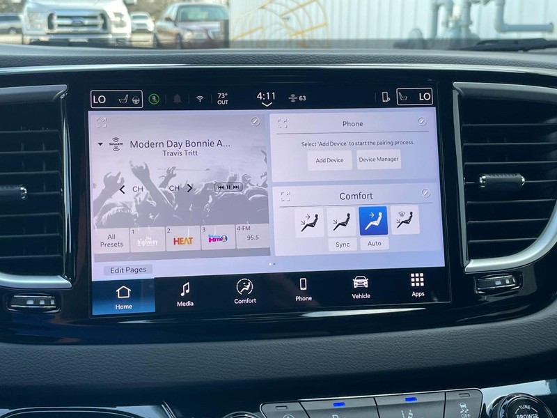 Chrysler Pacifica Vehicle Full-screen Gallery Image 34