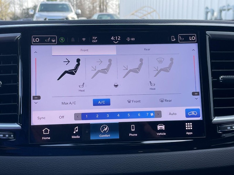 Chrysler Pacifica Vehicle Full-screen Gallery Image 37