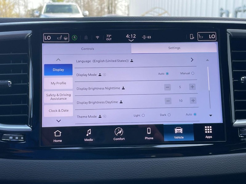 Chrysler Pacifica Vehicle Full-screen Gallery Image 38