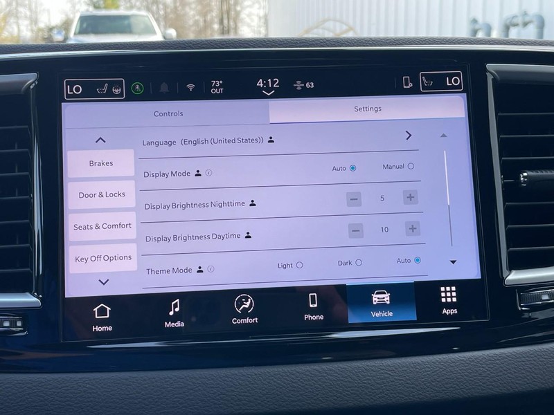 Chrysler Pacifica Vehicle Full-screen Gallery Image 40