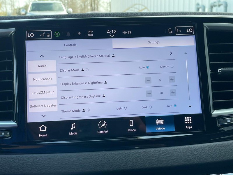 Chrysler Pacifica Vehicle Full-screen Gallery Image 41