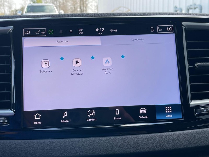 Chrysler Pacifica Vehicle Full-screen Gallery Image 43