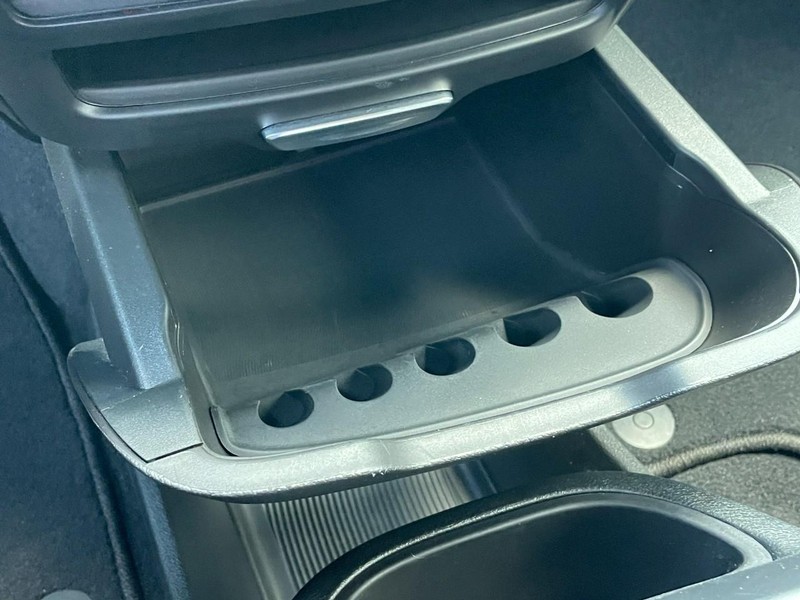 Chrysler Pacifica Vehicle Full-screen Gallery Image 51