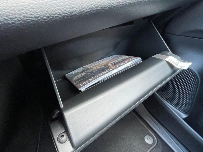 Chrysler Pacifica Vehicle Full-screen Gallery Image 54