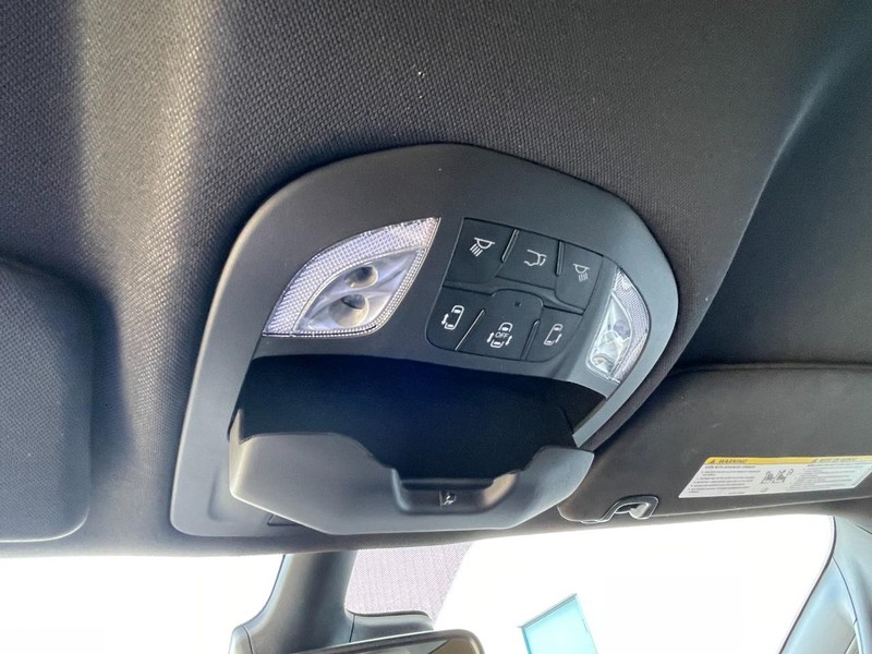 Chrysler Pacifica Vehicle Full-screen Gallery Image 56