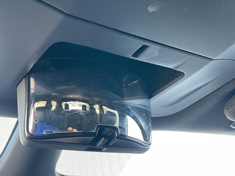 Chrysler Pacifica Vehicle Full-screen Gallery Image 57