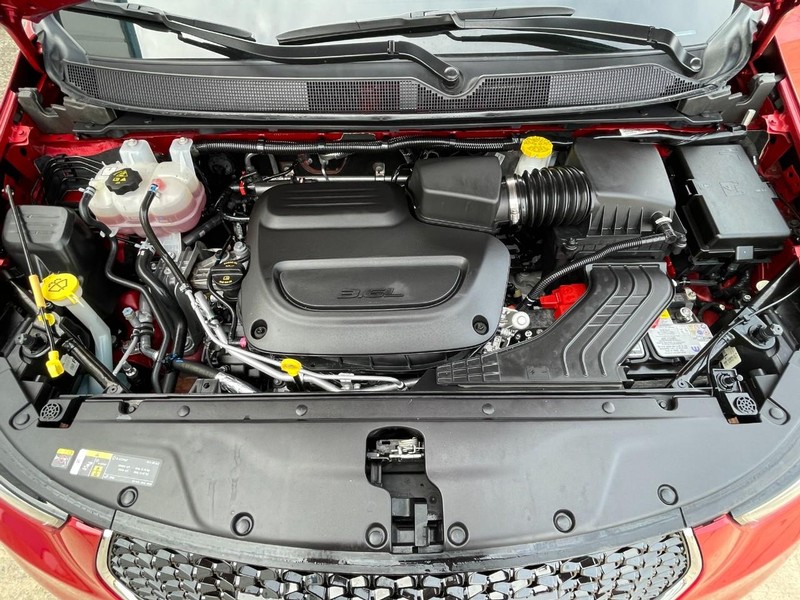 Chrysler Pacifica Vehicle Full-screen Gallery Image 11