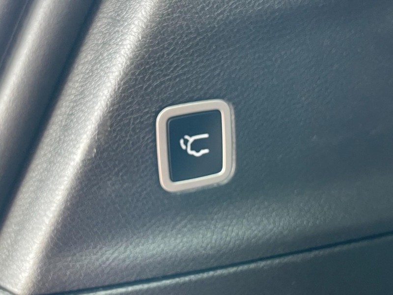 Chrysler Pacifica Vehicle Full-screen Gallery Image 15