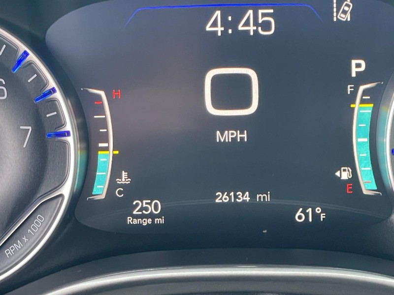 Chrysler Pacifica Vehicle Full-screen Gallery Image 30