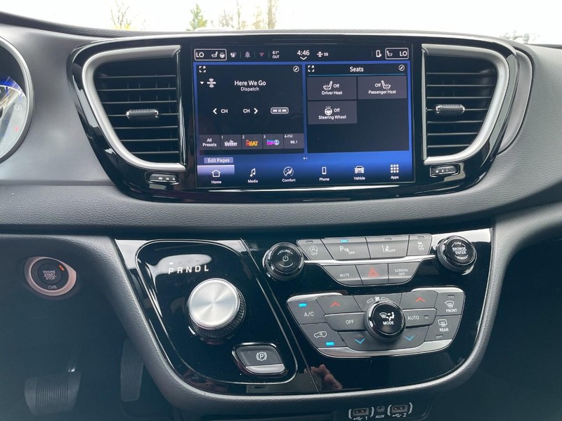 Chrysler Pacifica Vehicle Full-screen Gallery Image 32