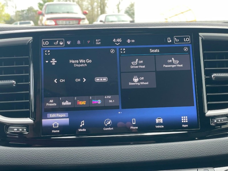 Chrysler Pacifica Vehicle Full-screen Gallery Image 33