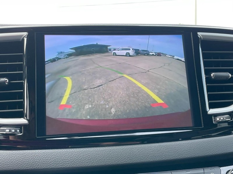 Chrysler Pacifica Vehicle Full-screen Gallery Image 34