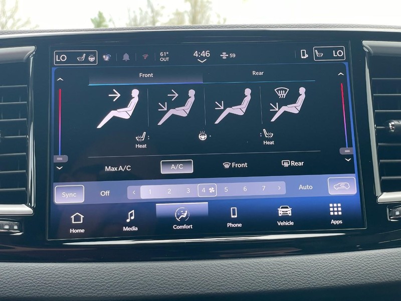 Chrysler Pacifica Vehicle Full-screen Gallery Image 36