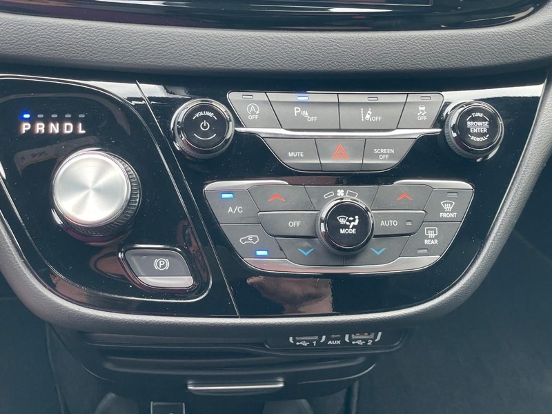 Chrysler Pacifica Vehicle Full-screen Gallery Image 40