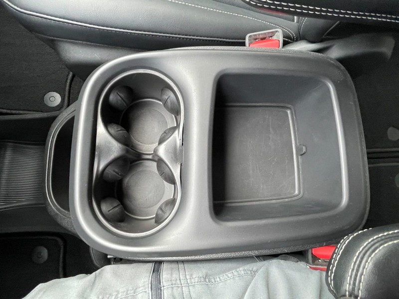 Chrysler Pacifica Vehicle Full-screen Gallery Image 43