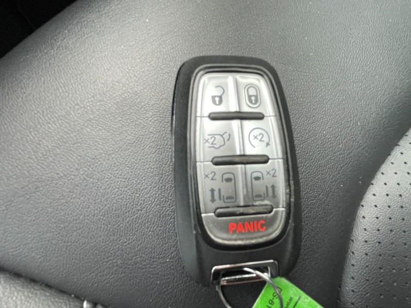 Chrysler Pacifica Vehicle Full-screen Gallery Image 44