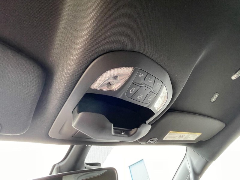 Chrysler Pacifica Vehicle Full-screen Gallery Image 47