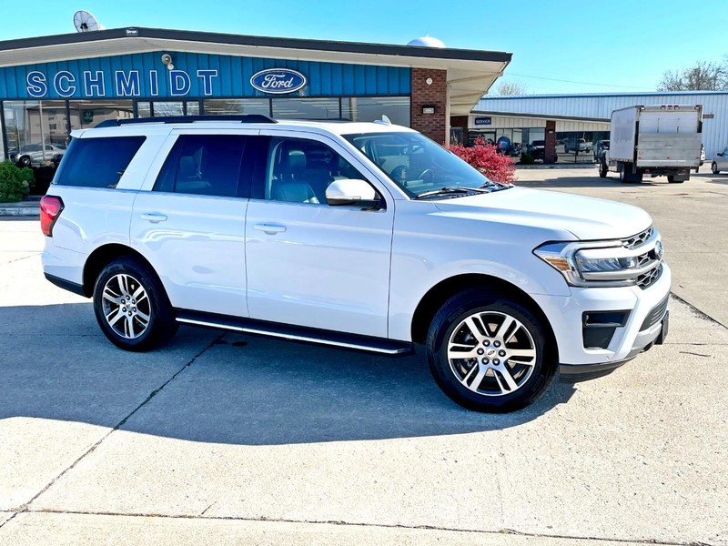 Ford Expedition Vehicle Full-screen Gallery Image 03