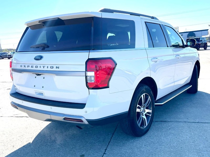 Ford Expedition Vehicle Full-screen Gallery Image 04