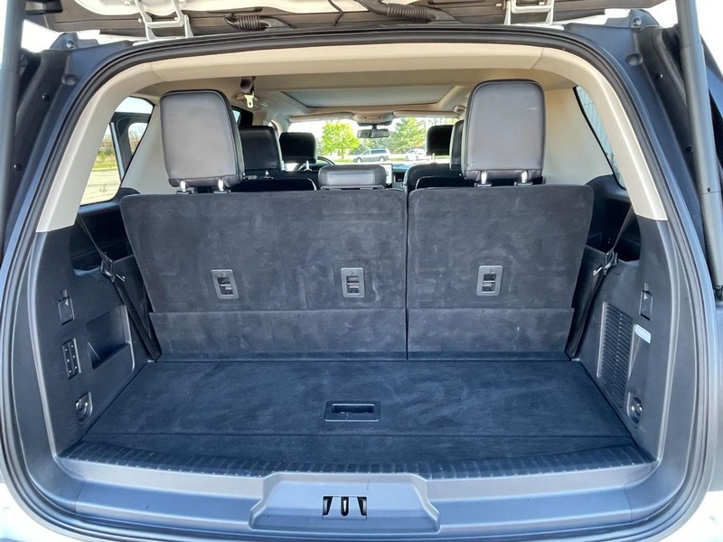 Ford Expedition Vehicle Full-screen Gallery Image 13