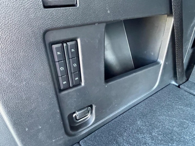 Ford Expedition Vehicle Full-screen Gallery Image 14