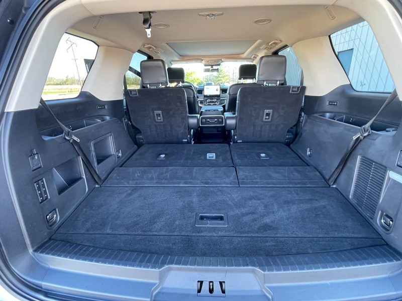 Ford Expedition Vehicle Full-screen Gallery Image 16