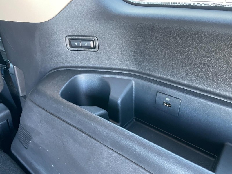 Ford Expedition Vehicle Full-screen Gallery Image 17