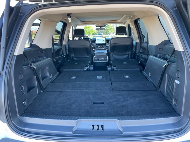 Ford Expedition Vehicle Full-screen Gallery Image 18