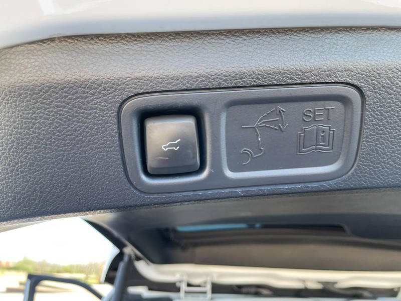 Ford Expedition Vehicle Full-screen Gallery Image 19