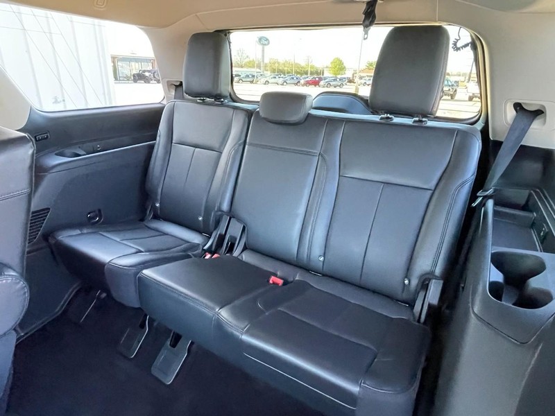 Ford Expedition Vehicle Full-screen Gallery Image 20