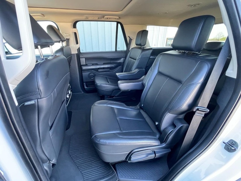 Ford Expedition Vehicle Full-screen Gallery Image 21