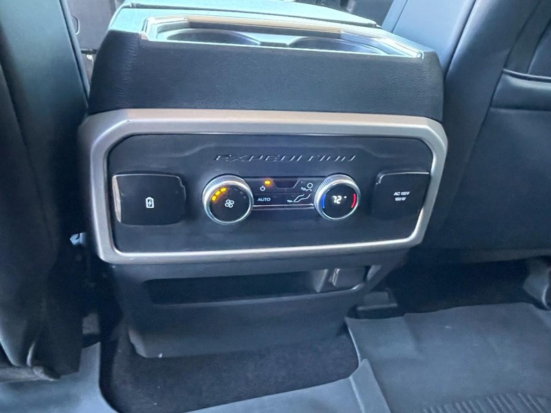 Ford Expedition Vehicle Full-screen Gallery Image 23