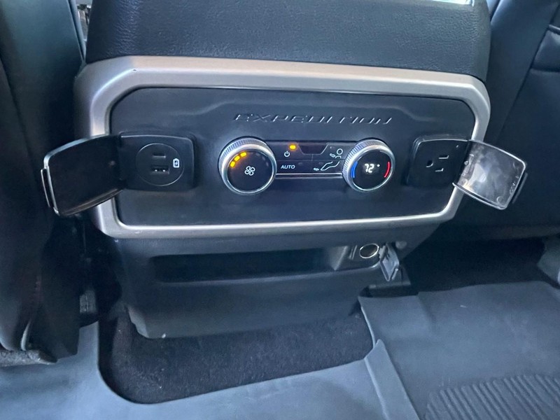 Ford Expedition Vehicle Full-screen Gallery Image 24