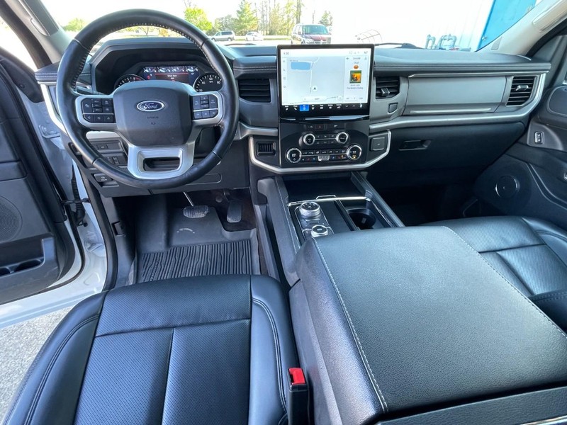 Ford Expedition Vehicle Full-screen Gallery Image 25