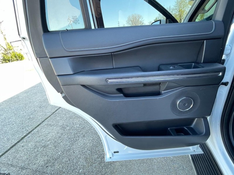 Ford Expedition Vehicle Full-screen Gallery Image 26