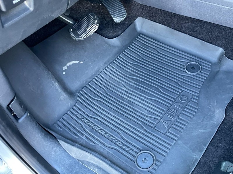 Ford Expedition Vehicle Full-screen Gallery Image 30