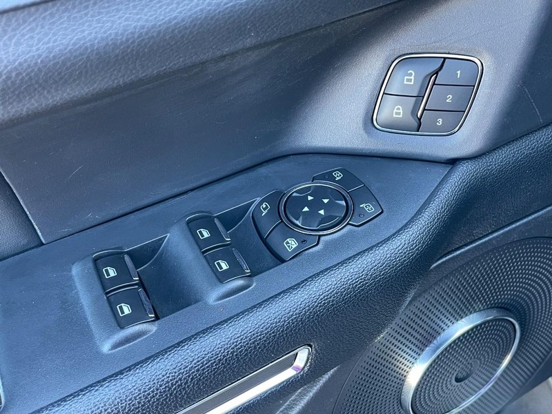 Ford Expedition Vehicle Full-screen Gallery Image 31