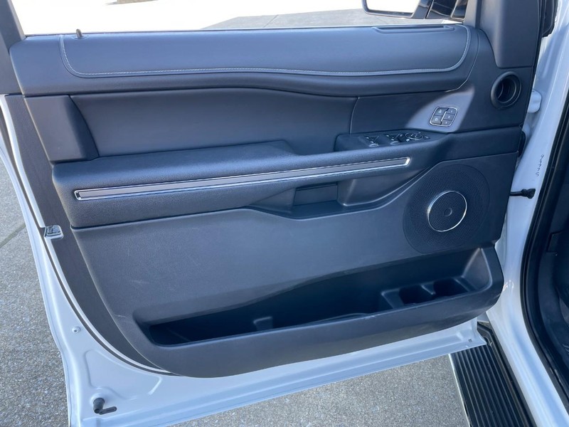 Ford Expedition Vehicle Full-screen Gallery Image 32