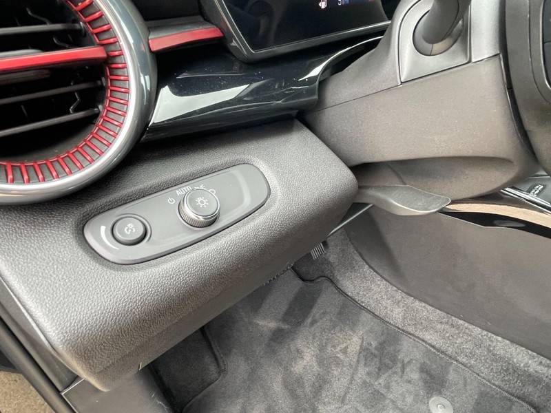 Chevrolet Trax Vehicle Full-screen Gallery Image 19