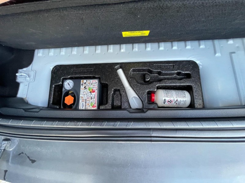 Ford EcoSport Vehicle Full-screen Gallery Image 15