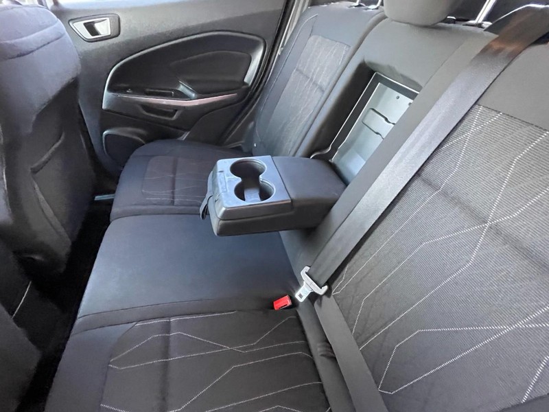 Ford EcoSport Vehicle Full-screen Gallery Image 17