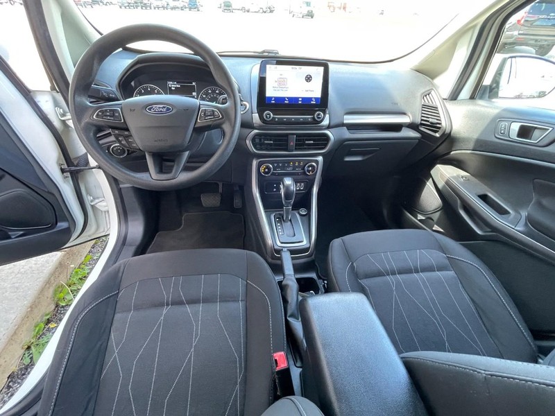 Ford EcoSport Vehicle Full-screen Gallery Image 18