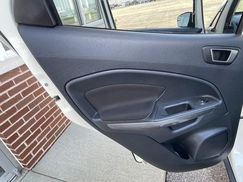 Ford EcoSport Vehicle Full-screen Gallery Image 19