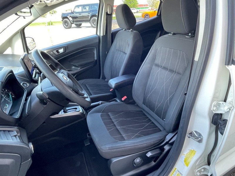 Ford EcoSport Vehicle Full-screen Gallery Image 20