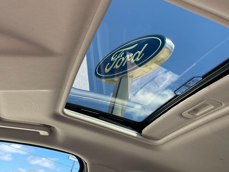 Ford EcoSport Vehicle Full-screen Gallery Image 21