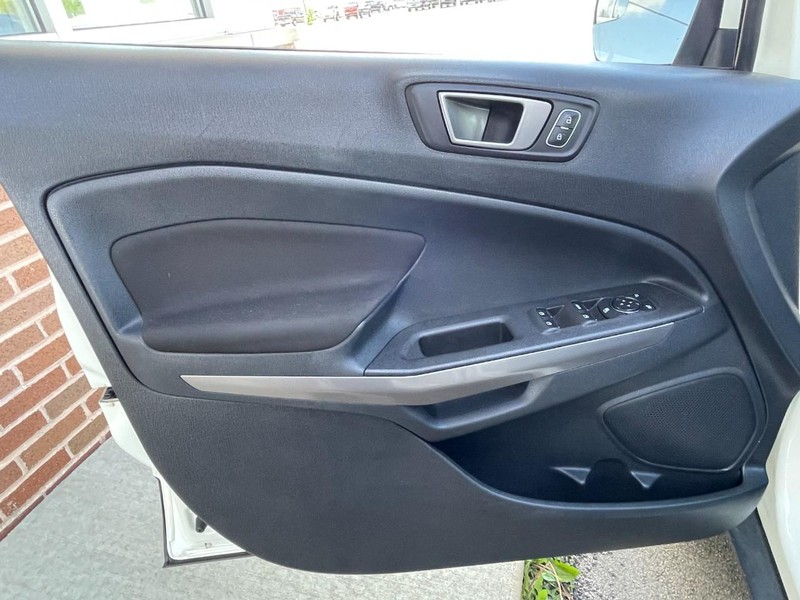 Ford EcoSport Vehicle Full-screen Gallery Image 24