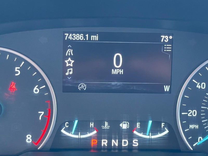 Ford EcoSport Vehicle Full-screen Gallery Image 31